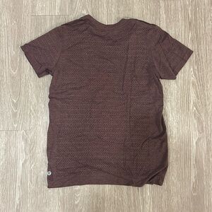 Size 2 lulu lemon shirt (maroon)
